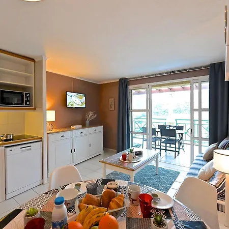 Apartment Le Belvedere - R8 327 By Interhome Saint-Raphaël